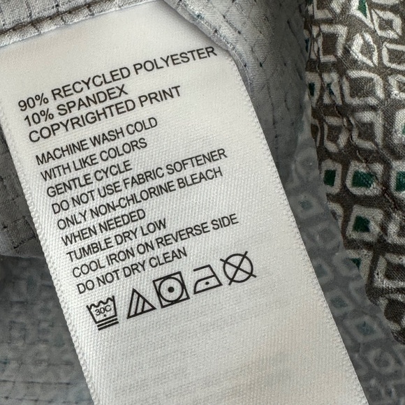 Tommy Bahama Men's Bahama Coast Paquito Geo IslandZone® Short-Sleeve Shirt EUC - Picture 6 of 6